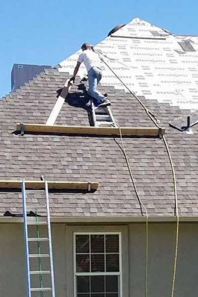 roofer-installing-asphalt-shingles-e1559770126773